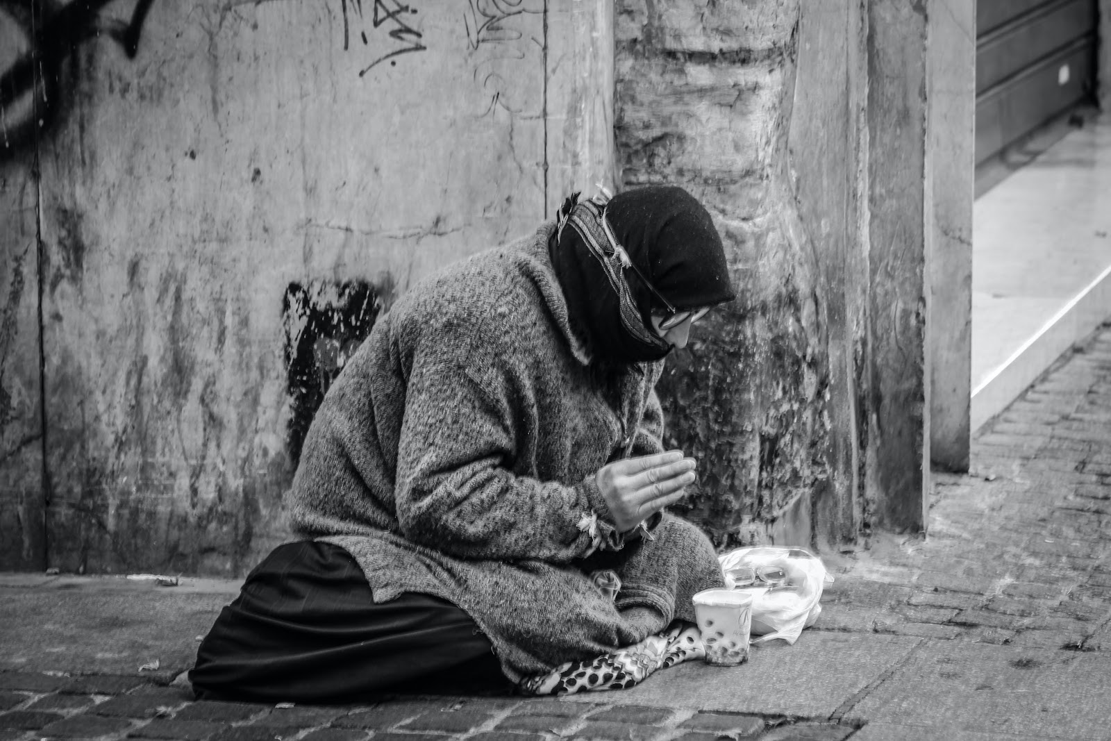 Ways to Help People Experiencing Homelessness for Free
